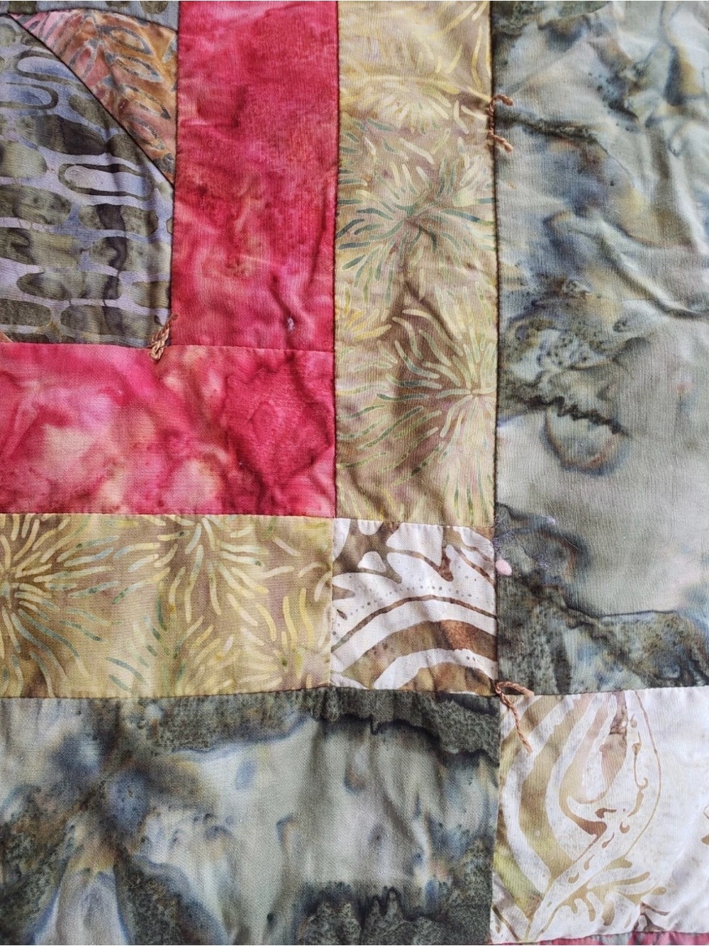 Vintage Beautiful Handmade Quilt 60”x50” - Picture 3 of 8